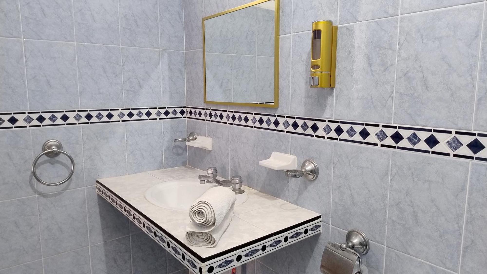 Spanglish Hostel Valladolid  Exteriör bild